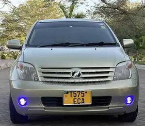 Toyota IST 2005 Gold