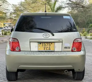Toyota IST 2005 Gold