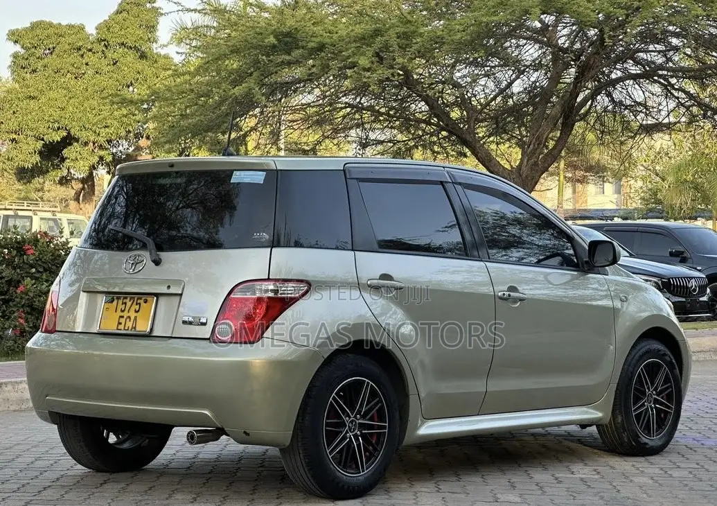 Toyota IST 2005 Gold