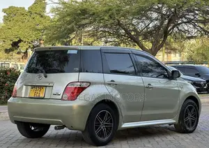 Toyota IST 2005 Gold