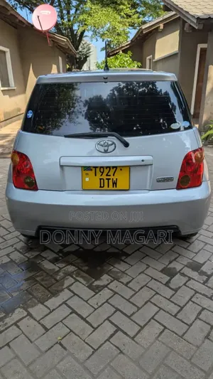Toyota IST 2005 Silver
