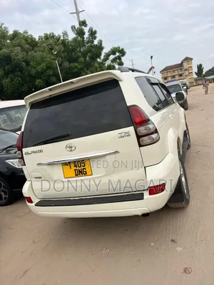 Toyota Land Cruiser Prado 2005 White