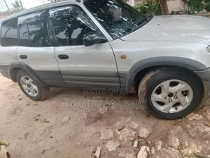Toyota RAV4 2004 White