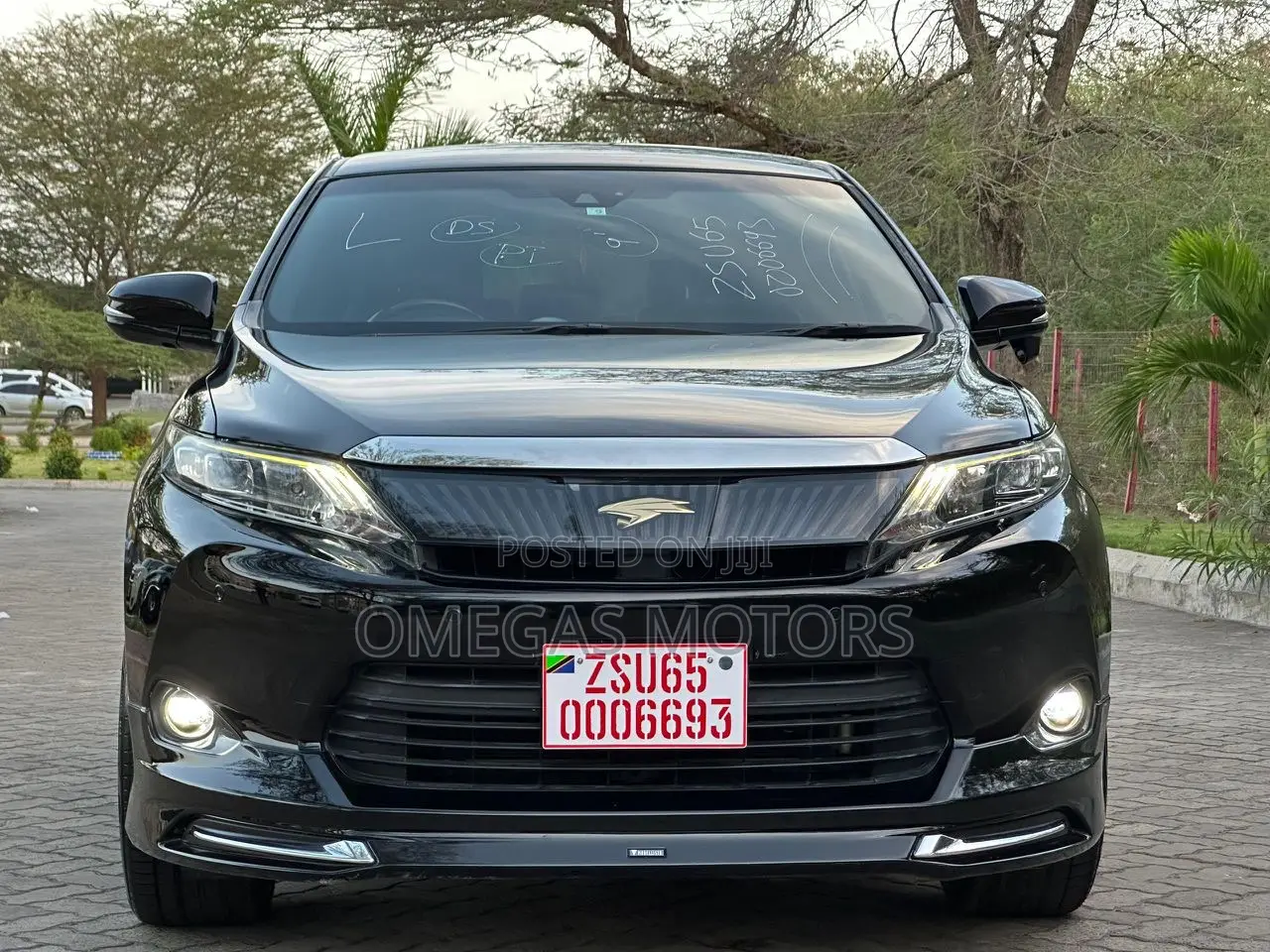 Toyota Harrier 2.0 2015 Black