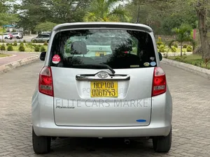 Toyota Ractis 2007 Gray