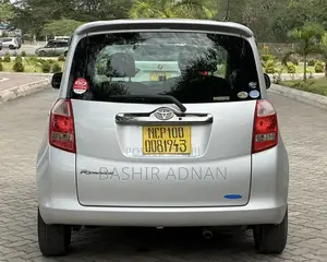 Toyota Ractis 1.5 FWD 2007 Silver