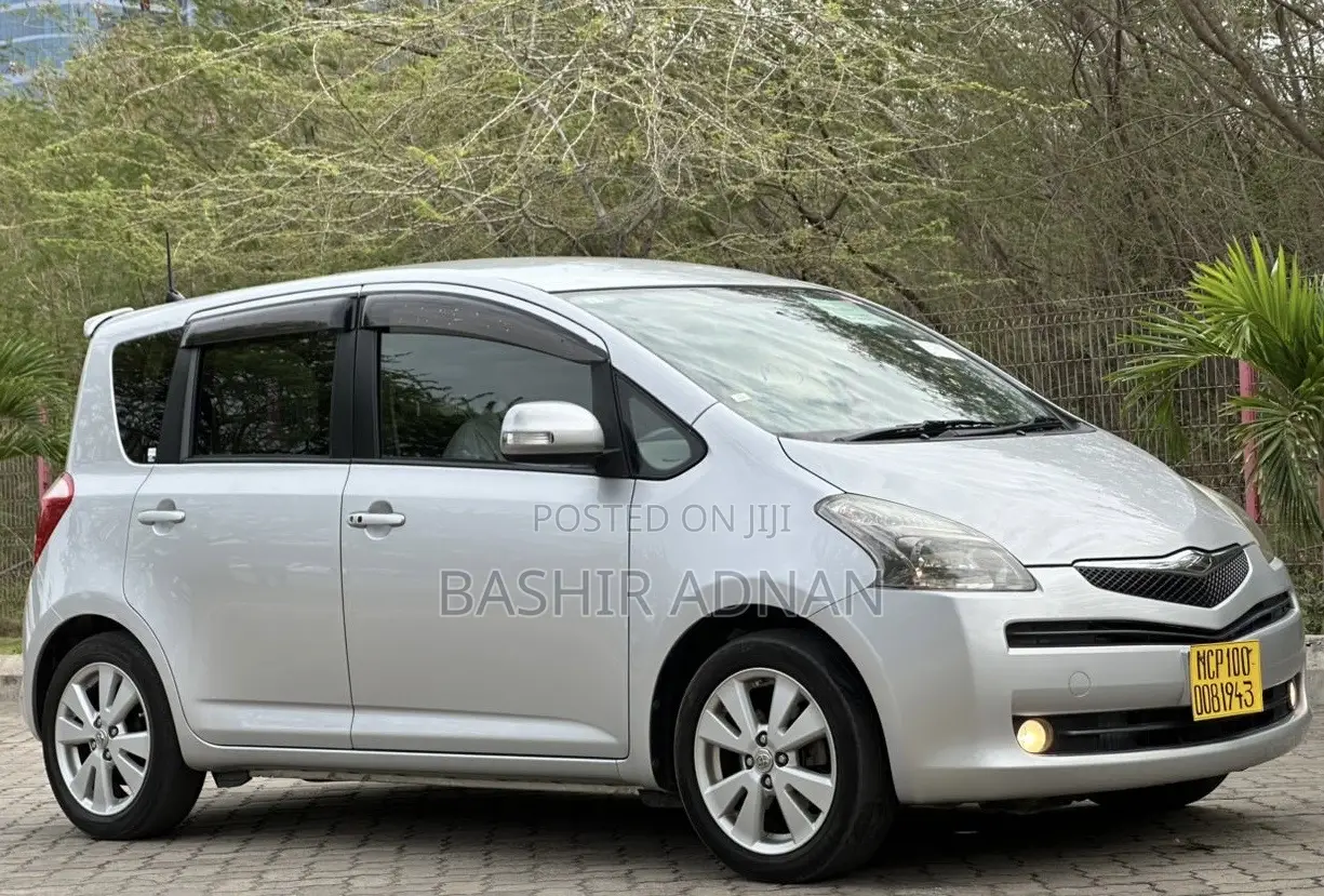Toyota Ractis 1.5 FWD 2007 Silver