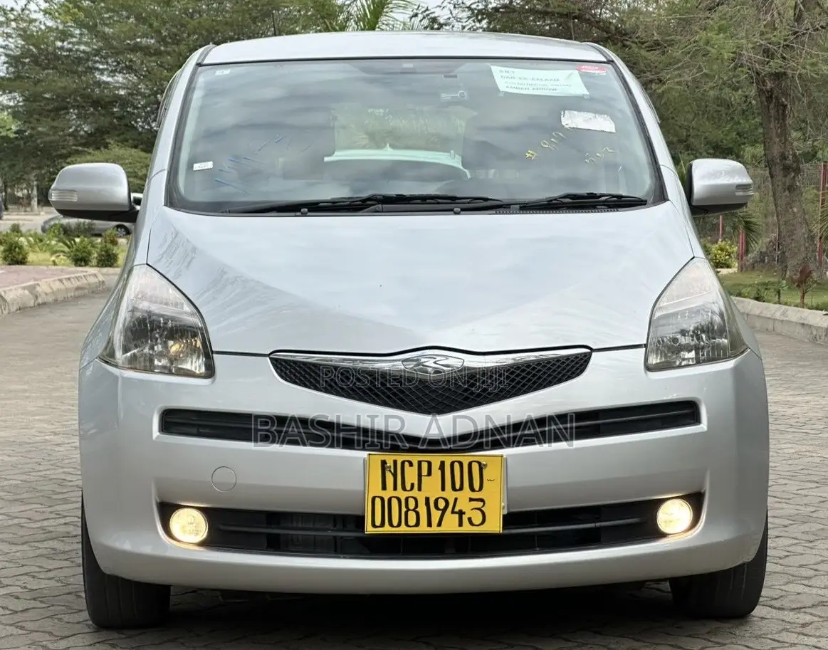 Toyota Ractis 1.5 FWD 2007 Silver