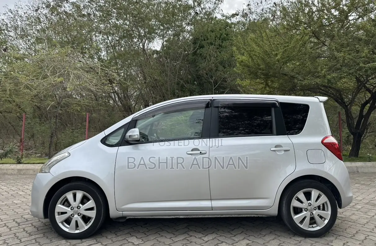 Toyota Ractis 1.5 FWD 2007 Silver