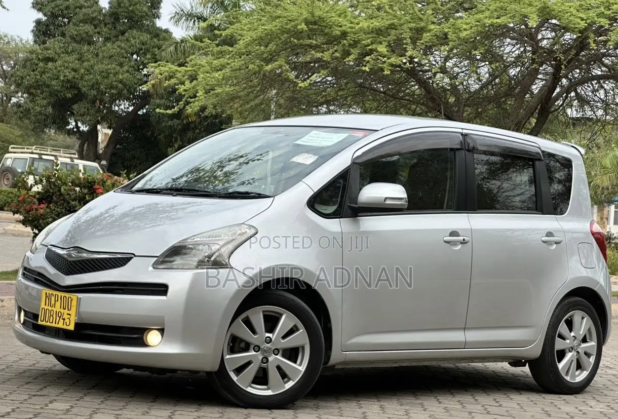 Toyota Ractis 1.5 FWD 2007 Silver