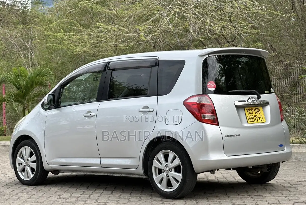 Toyota Ractis 1.5 FWD 2007 Silver