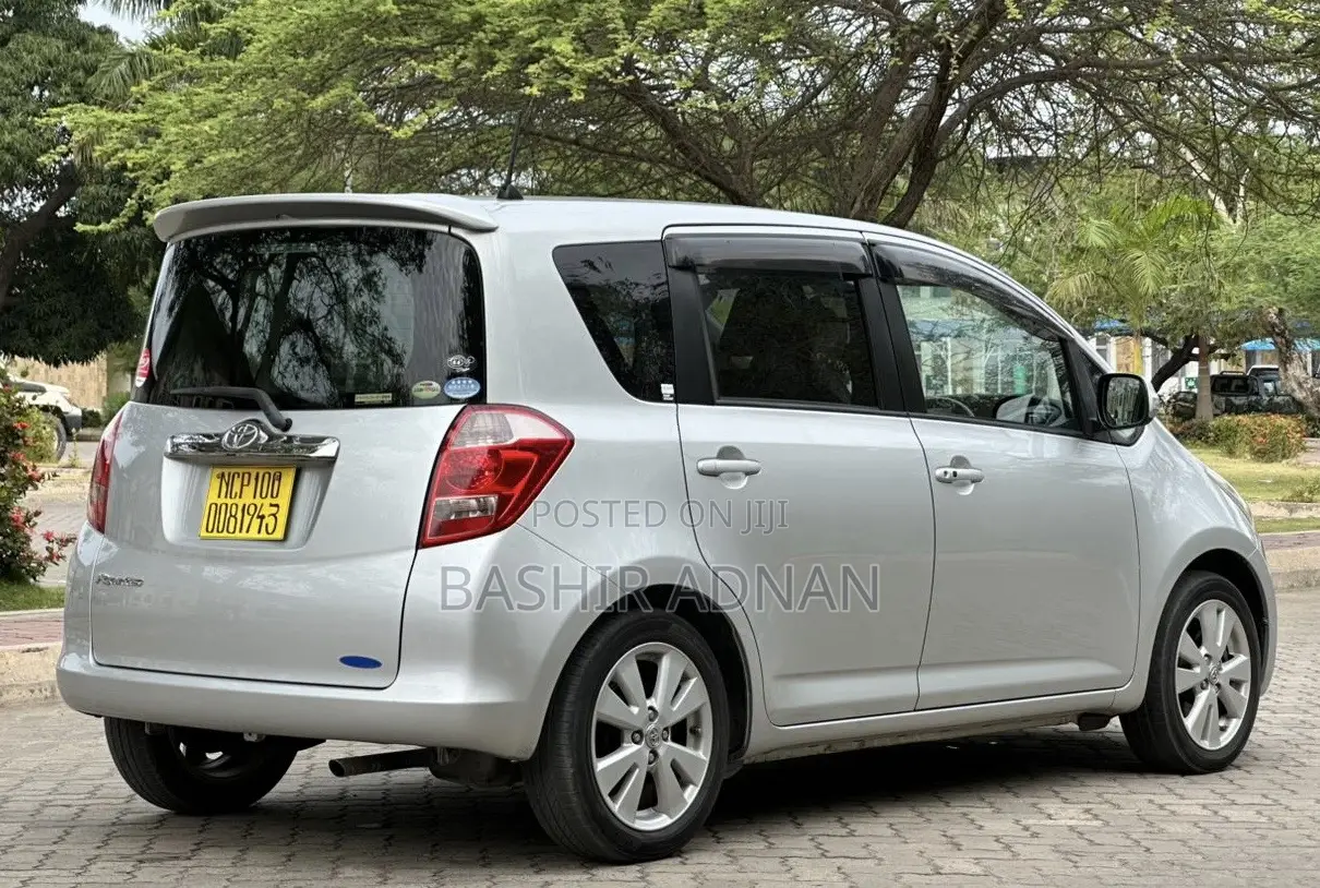Toyota Ractis 1.5 FWD 2007 Silver