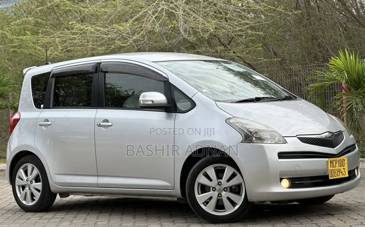 Toyota Ractis 1.5 FWD 2007 Silver
