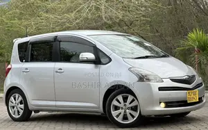 Toyota Ractis 1.5 FWD 2007 Silver