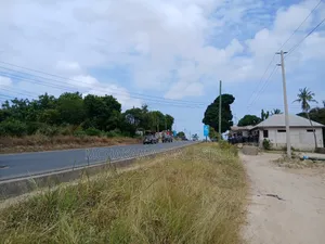 Kiwanja Kinauzwa Goba Kinatazama Barabara Ya Rami