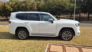 Toyota Land Cruiser 2025 White