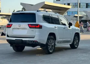 Toyota Land Cruiser 2025 White