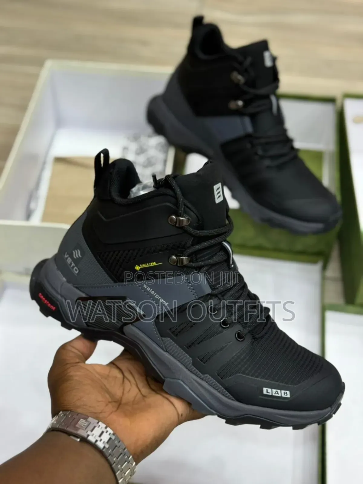 Men's Leather Shoes Waterproofly Made and Designed