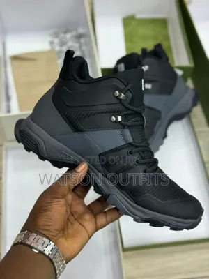 Men's Leather Shoes Waterproofly Made and Designed