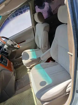 Toyota Gaia 2004 Silver