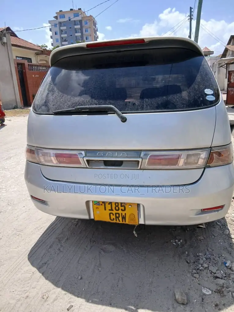 Toyota Gaia 2004 Silver