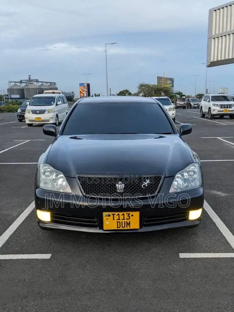 Toyota Crown 2004 Black