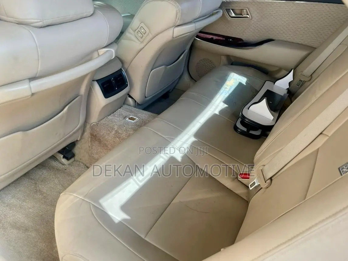 Toyota Crown 2011 Black