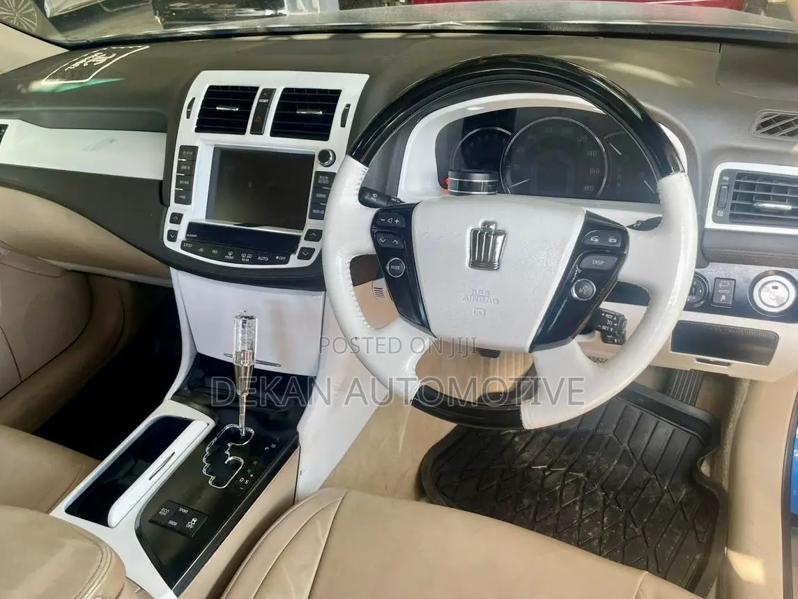 Toyota Crown 2011 Black