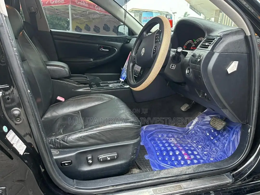 Toyota Crown 2006 Black