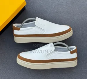 Cacatua Urbana Look Simple Shoes for Men