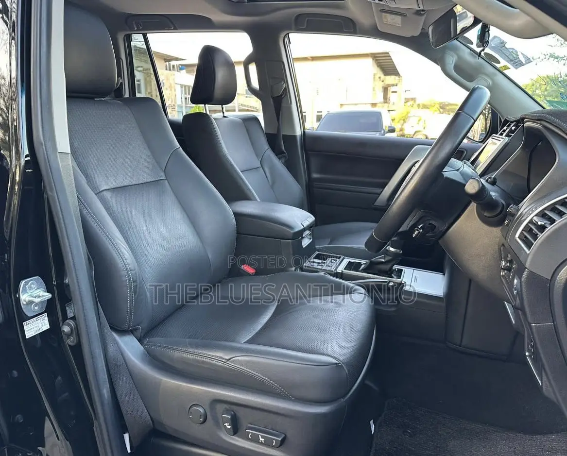 Toyota Land Cruiser Prado 2023 Black