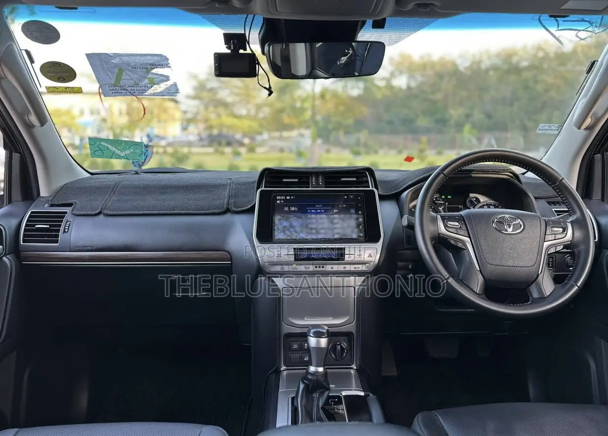Toyota Land Cruiser Prado 2023 Black