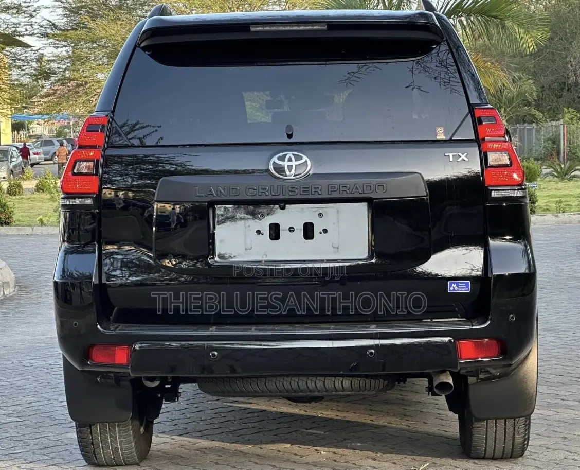 Toyota Land Cruiser Prado 2023 Black