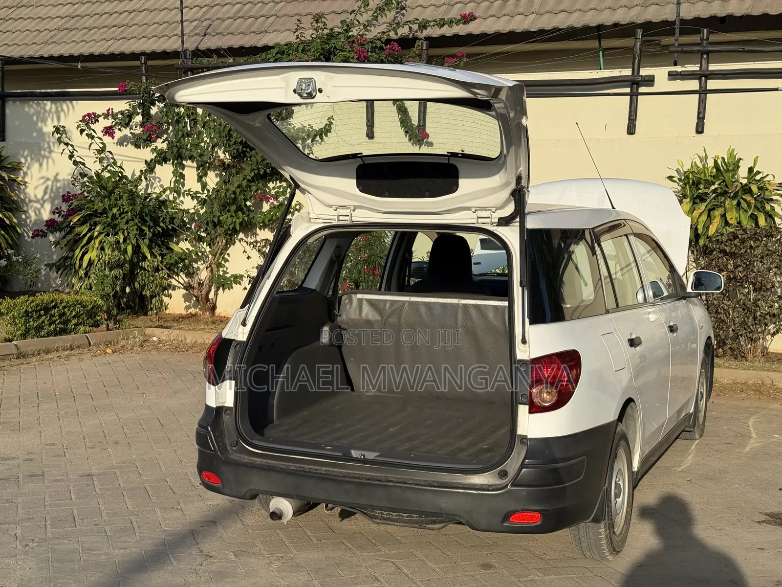 Nissan Advan 2016 White