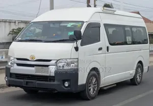 Toyota Quantum 2015 White