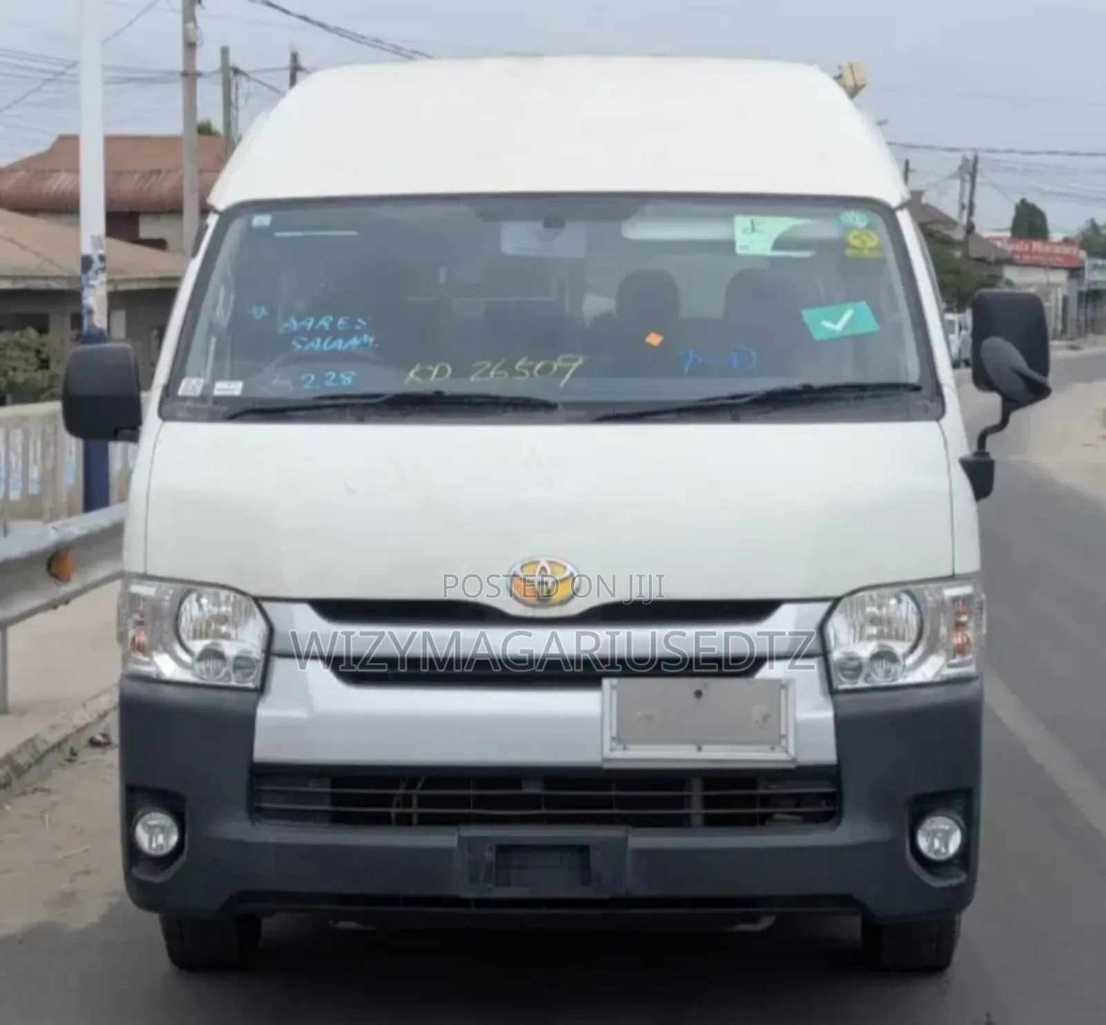 Toyota Quantum 2015 White