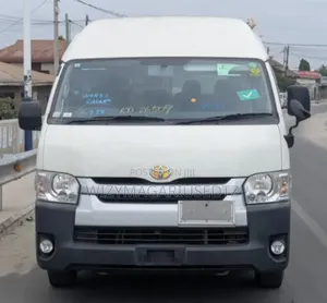 Toyota Quantum 2015 White