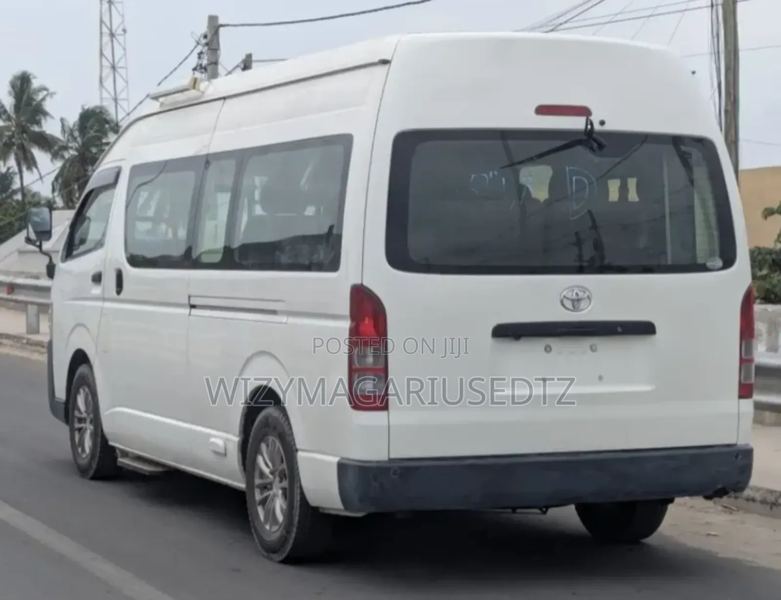 Toyota Quantum 2015 White