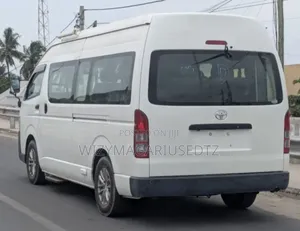 Toyota Quantum 2015 White