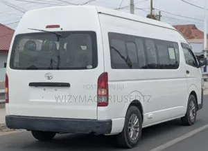 Toyota Quantum 2015 White
