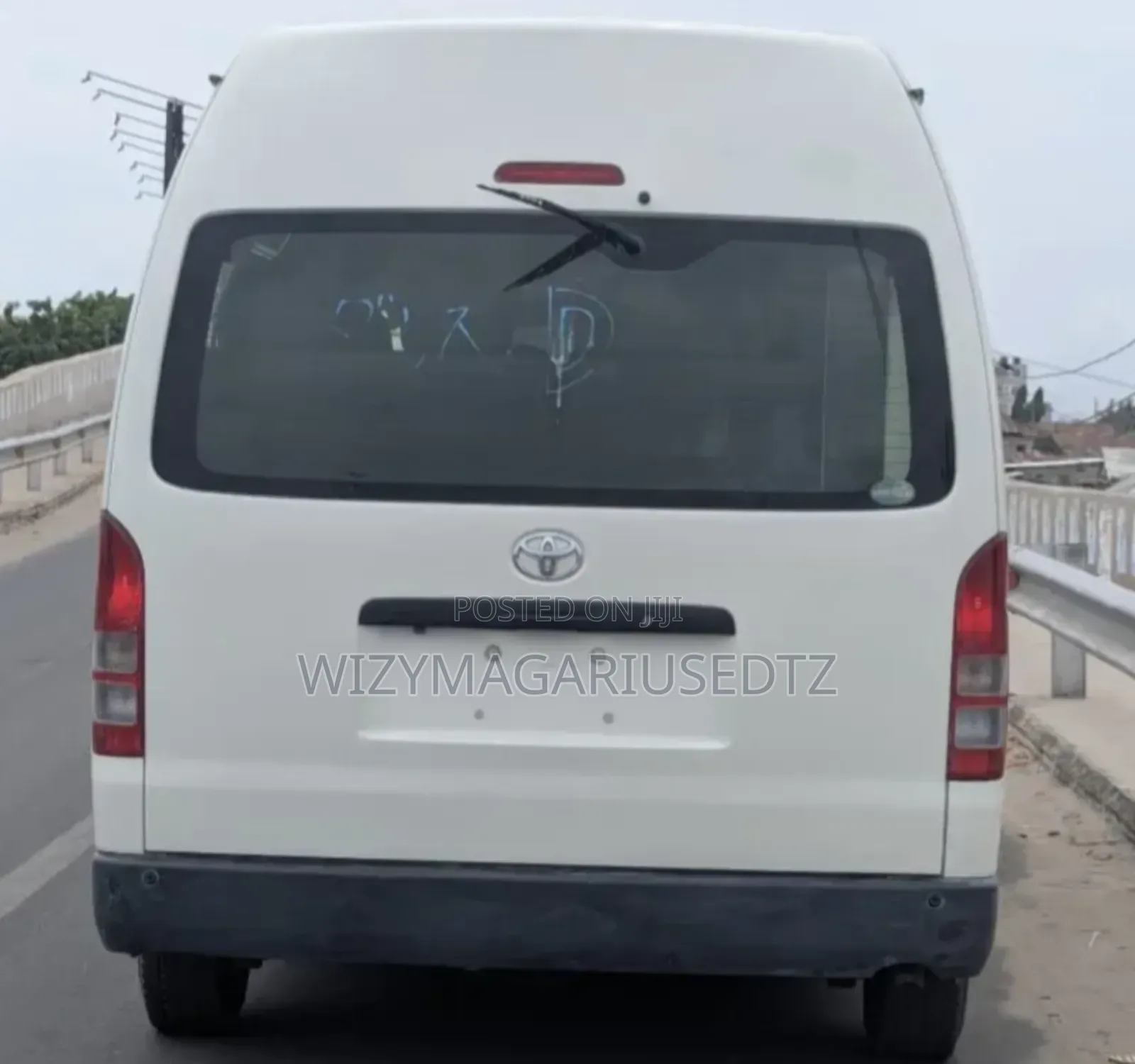 Toyota Quantum 2015 White