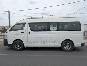 Toyota Quantum 2010 White