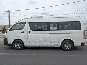 Toyota Quantum 2010 White