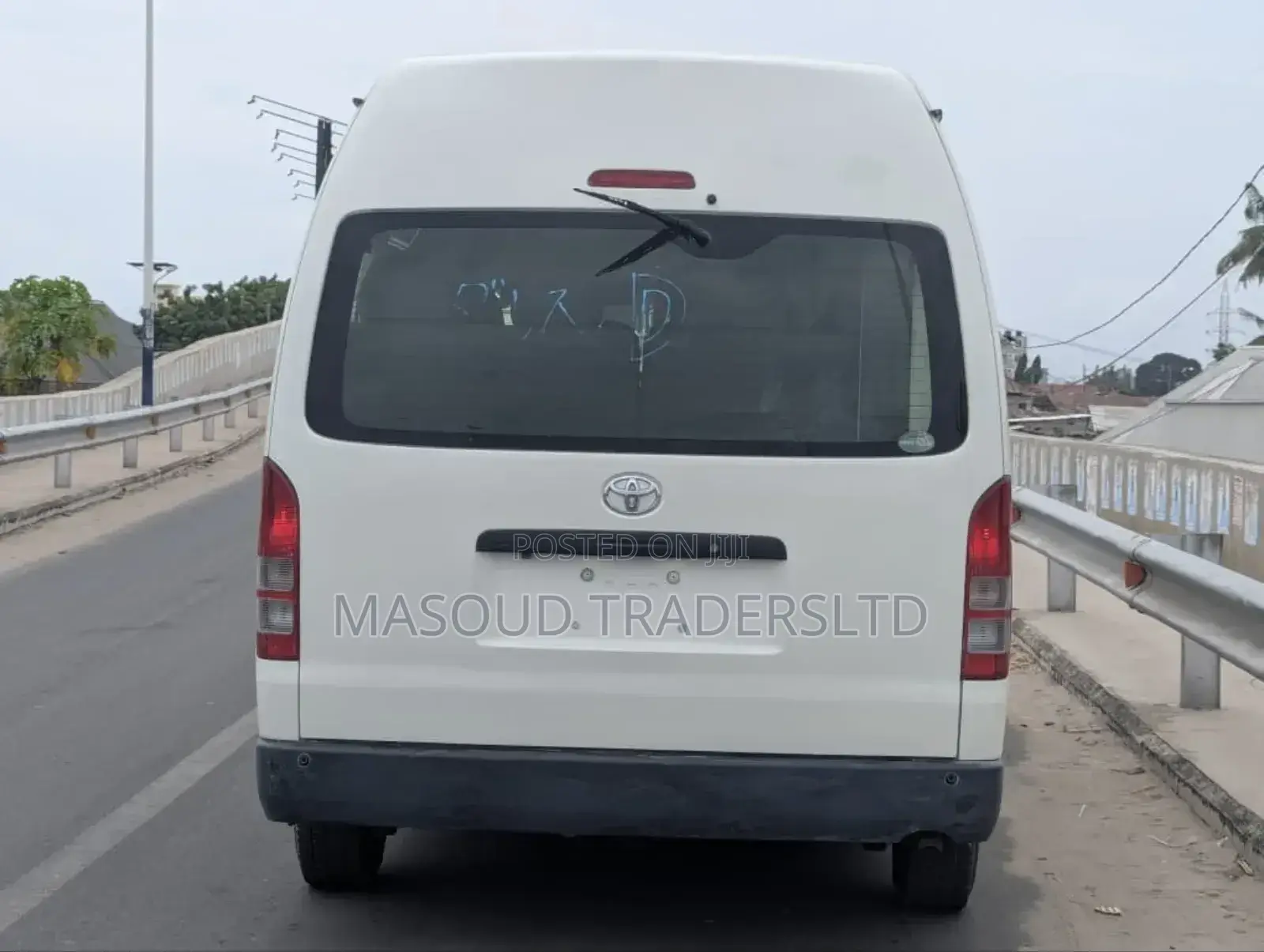 Toyota Quantum 2010 White