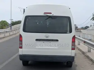 Toyota Quantum 2010 White