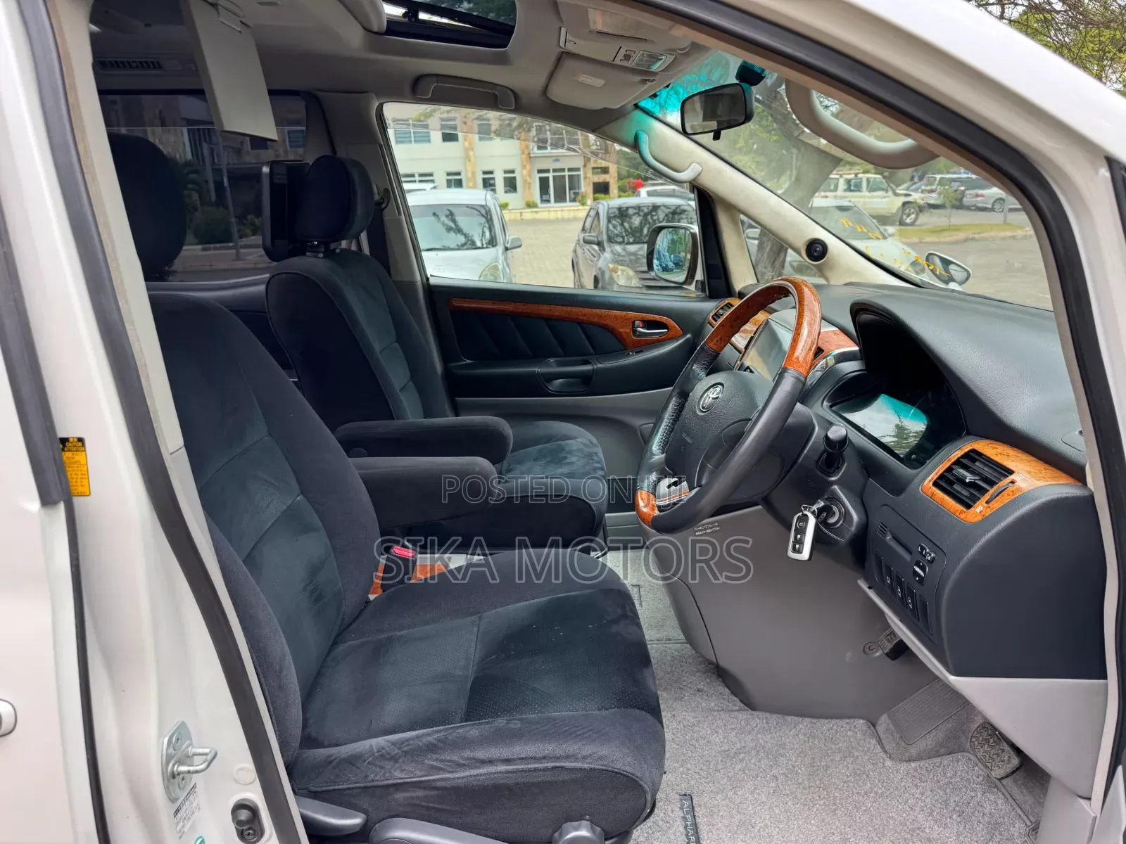 Toyota Vellfire 2010 White