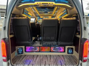 Toyota HiAce 2018 White
