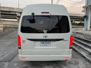 Toyota HiAce 2018 White