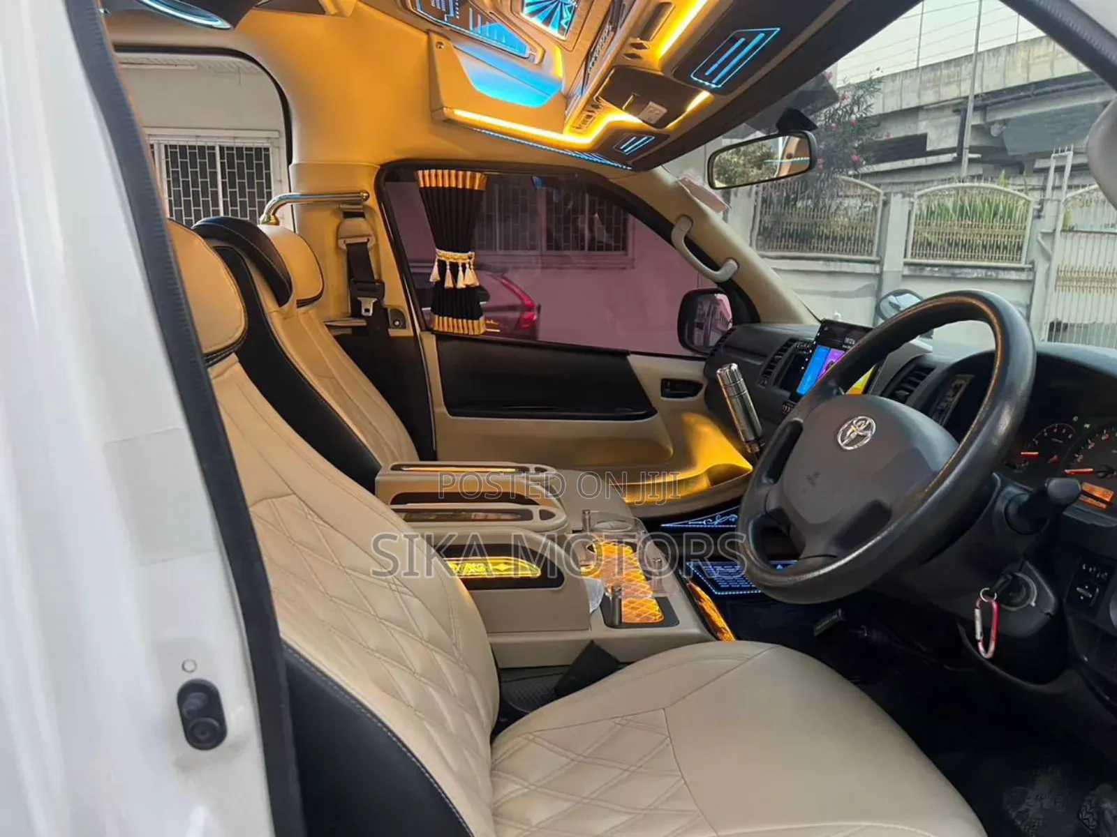 Toyota HiAce 2018 White