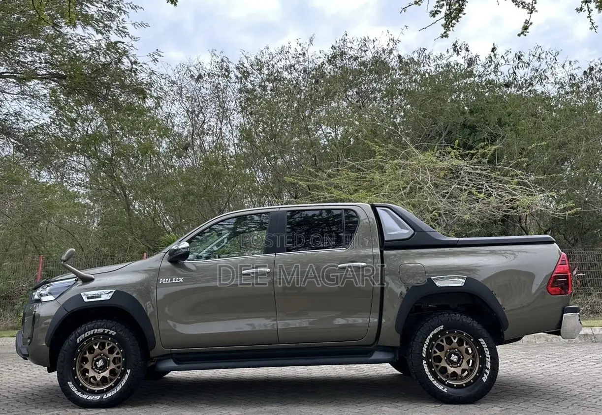 Toyota Hilux Revo Double Cab Deisel 2.4 AWD 2022